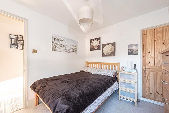 2 Bedroom Semi-Detached House For Sale In Station Road, Harpenden, AL5