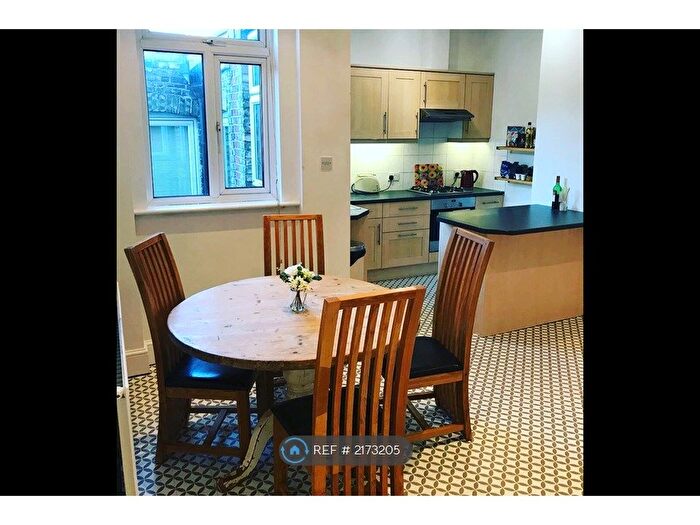 2 Bedroom Flat To Rent In Hornsey, London, N8