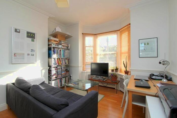 1 Bedroom Flat To Rent In Endlesham Road, London, SW12