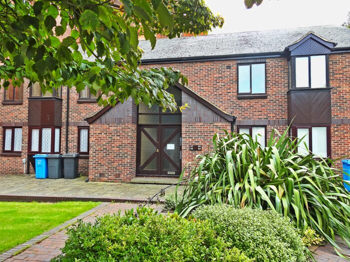 1 Bedroom Apartment To Rent In Grammar School Yard, Fish Street, HU1