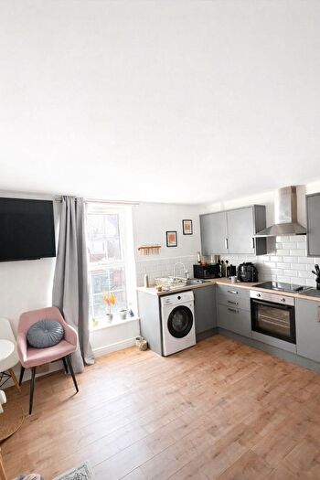 2 Bedroom Maisonette To Rent In Worcester Road, Bromsgrove, Worcestershire, B61