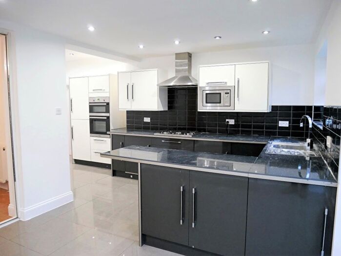 5 Bedroom Semi-Detached House To Rent In Leinster Avenue, London, SW14