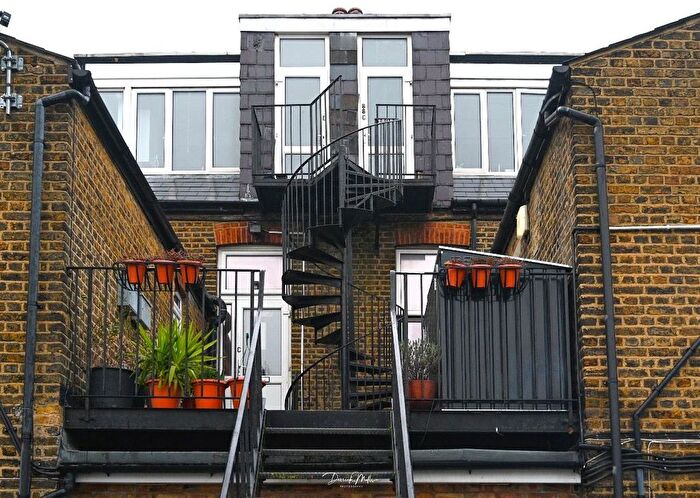 2 Bedroom Flat To Rent In South Ealing Road, London, W5