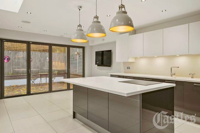 4 Bedroom Terraced House To Rent In Edison Road, Crouch End, N8