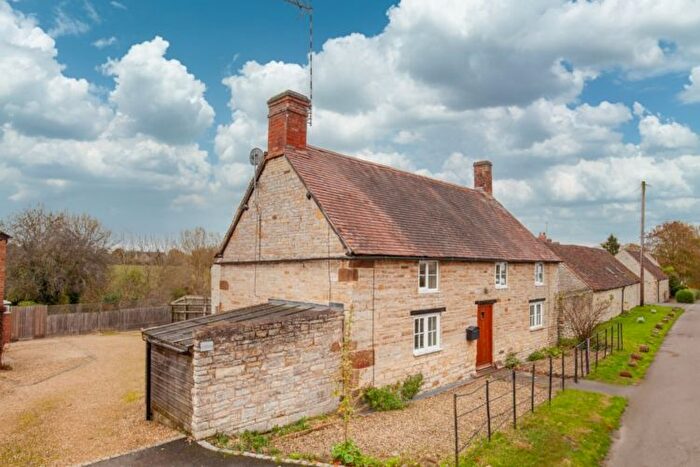 4 Bedroom Cottage To Rent In Bank Close, Butlers Marston, CV35