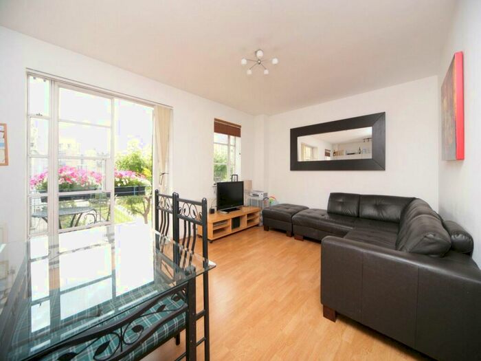 2 Bedroom Apartment To Rent In Roy Square, London, E14