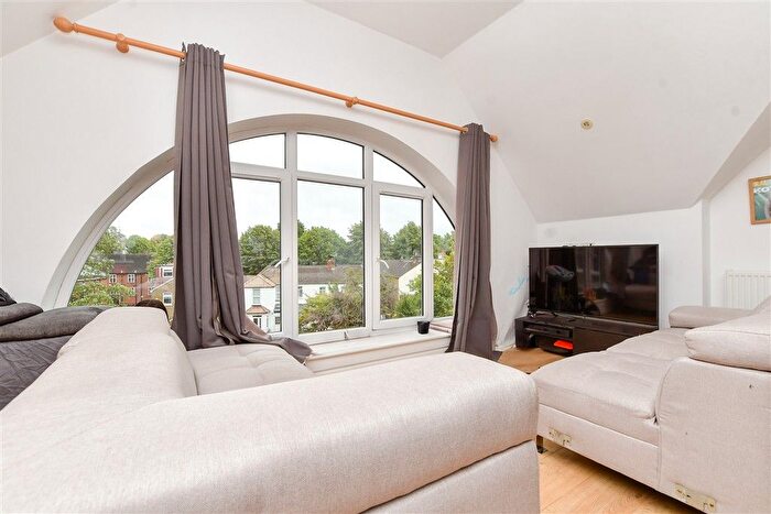 1 Bedroom Flat For Sale In Throwley Way, Sutton, Surrey, SM1