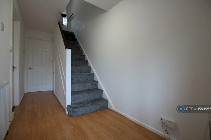 3 Bedroom Semi-Detached House To Rent In Wordsworth Close, Chatham, ME5