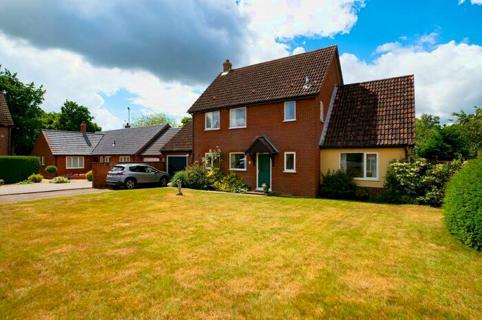 4 Bedroom Detached House For Sale In Higdon Close, Burston, Diss, IP22