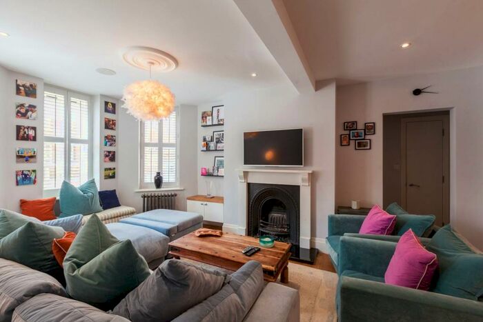 3 Bedroom Flat To Rent In Club Row, Shoreditch, London, E2