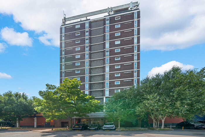 2 Bedroom Apartment For Sale In Clarendon Road, Wallington, SM6