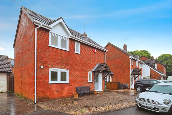 3 Bedroom Detached House For Sale In Vicarage Gardens, Netheravon, Salisbury, SP4