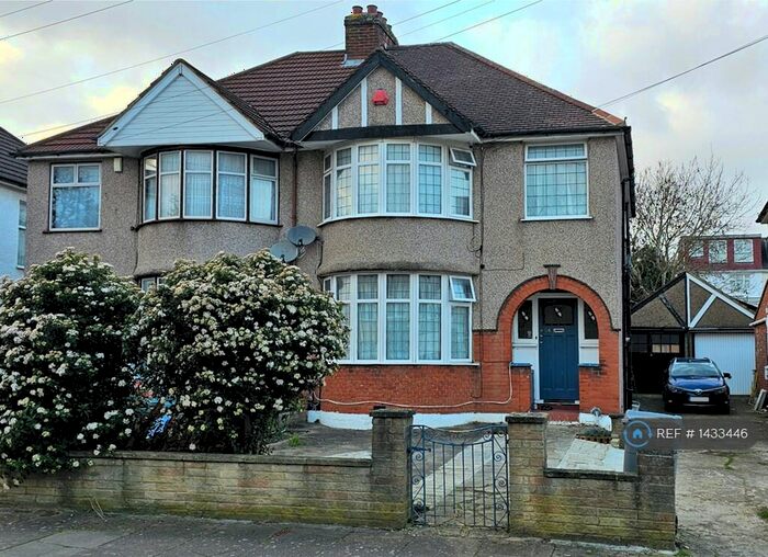 4 Bedroom Semi-Detached House To Rent In Deanscroft Avenue, London, NW9