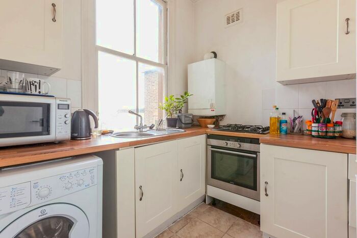 1 Bedroom Flat To Rent In Rollscourt Avenue, Herne Hill, London, SE24