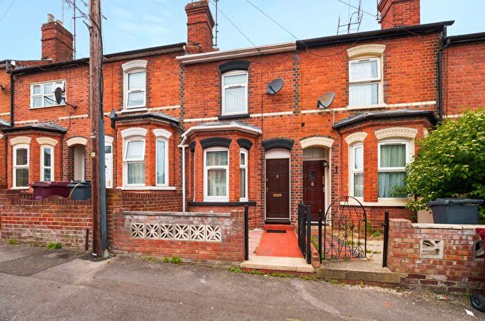 3 Bedroom Terraced House For Sale In Shaftesbury Road, Reading, Berkshire, RG30