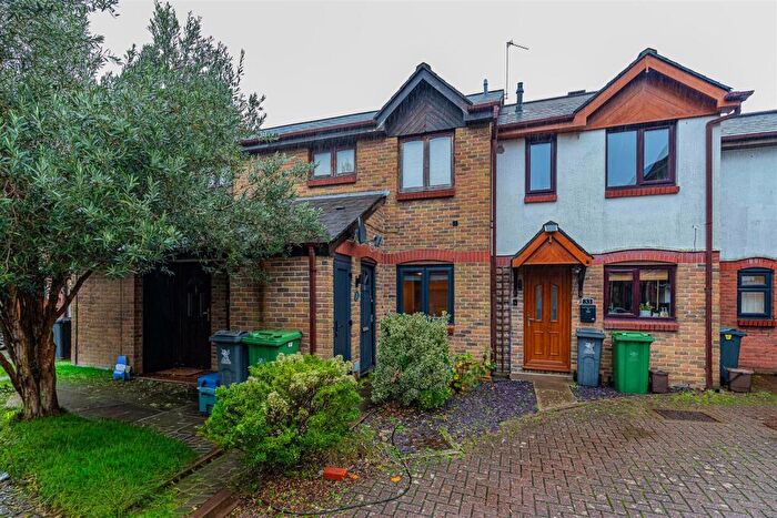 1 Bedroom Maisonette For Sale In Llansannor Drive, Cardiff Bay, CF10