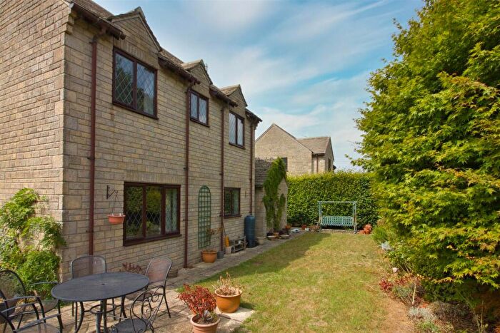 4 Bedroom Detached House For Sale In School Close, Burton Hill, Malmesbury, SN16