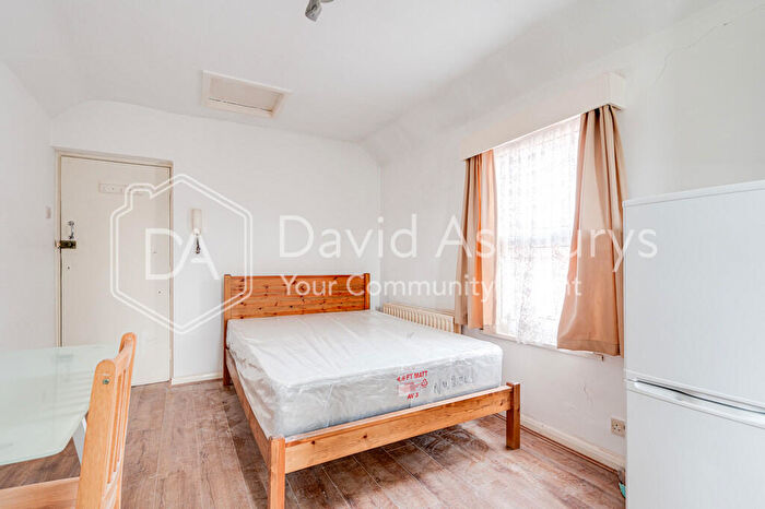 Studio To Rent In Ashgrove, Cricklewood, London, NW2