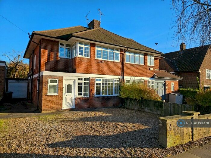 4 Bedroom Semi-Detached House To Rent In Edgwarebury Lane, Edgware, HA8