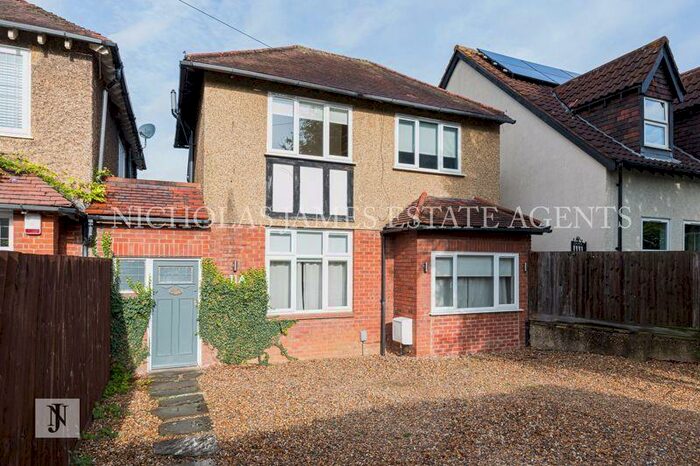 2 Bedroom Semi-Detached House To Rent In Uplands Park Road, Enfield, EN2