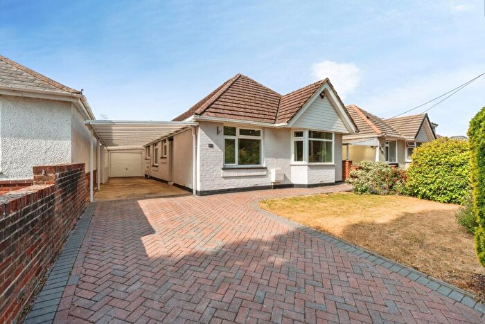 2 Bedroom Bungalow For Sale In Gover Road, Southampton, Hampshire, SO16