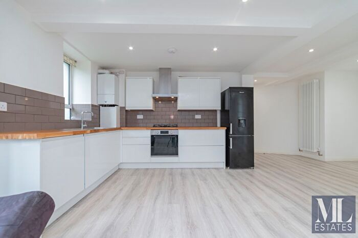 2 Bedroom Flat To Rent In Sylvan Court, Abbey Road, South Hampstead, NW6