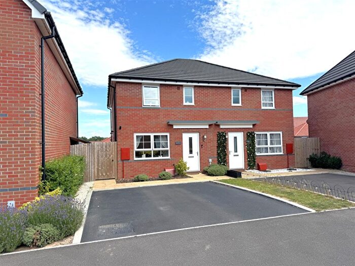 3 Bedroom Semi-Detached House For Sale In Manor Road, Newent, GL18