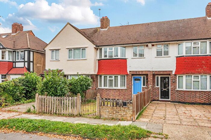 3 Bedroom Terraced House For Sale In Kingshill Avenue, Worcester Park, KT4
