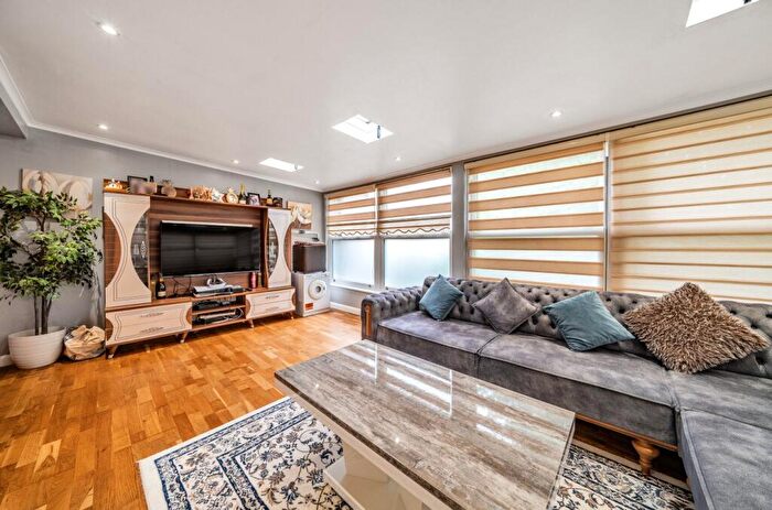 2 Bedroom Flat For Sale In Mill Gardens, London, SE26