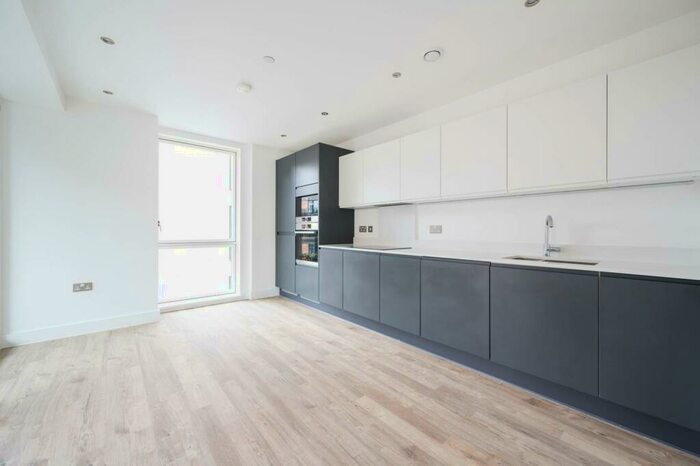 1 Bedroom Flat To Rent In Murdoch Court, Hackney Wick, London, E3