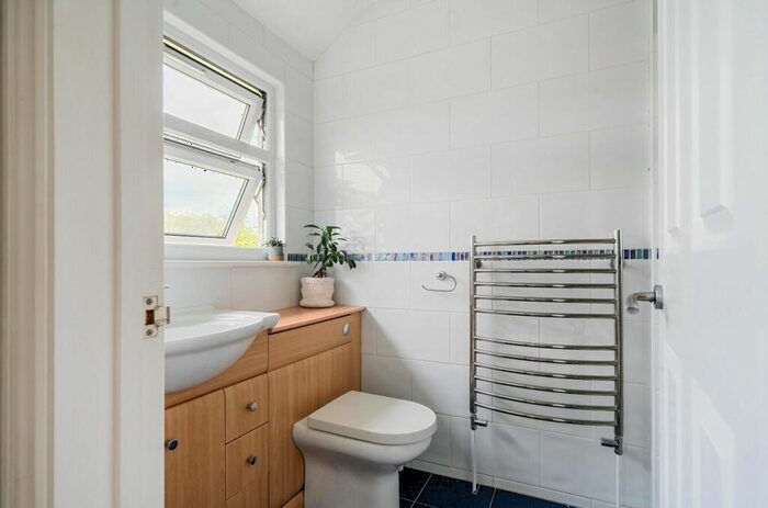 5 Bedroom Detached House For Sale In Wentworth Close, Barnham, PO22