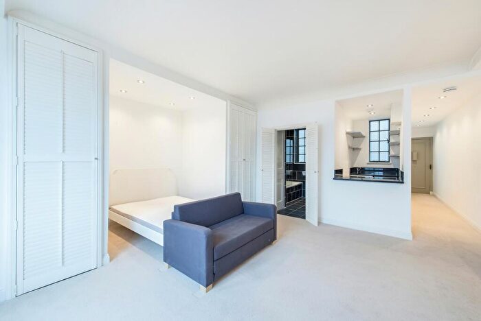 Flat To Rent In Donovan Court, Drayton Gardens, London, SW10