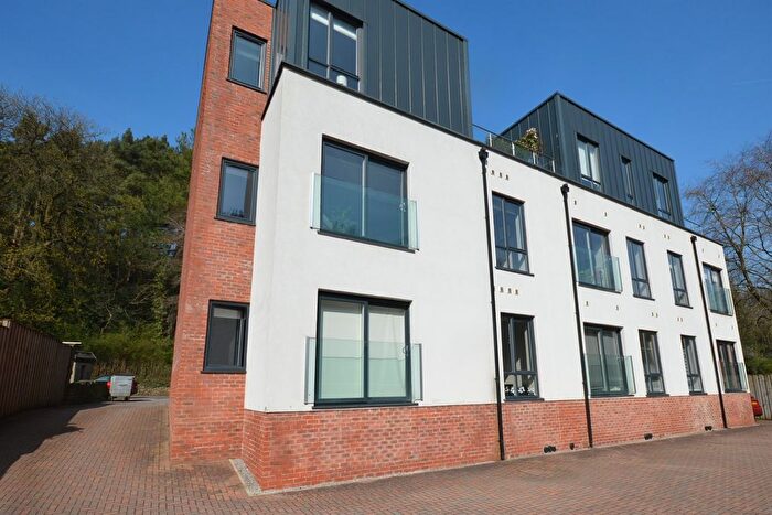 2 Bedroom Flat To Rent In Buxton Road West, Disley, SK12