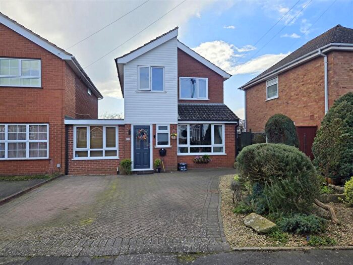 4 Bedroom Link Detached House For Sale In Pembroke Way, Stourport-On-Severn, DY13