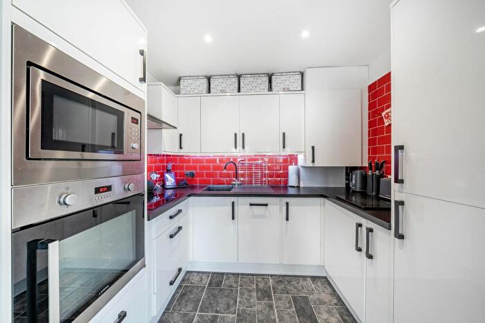 2 Bedroom Flat For Sale In Nicholls Close, Caterham, CR3