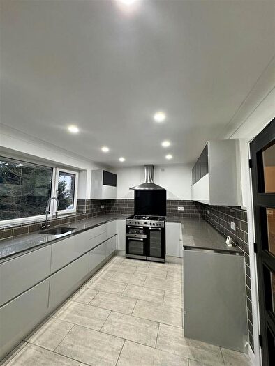 2 Bedroom Property To Rent In Aireville Rise, Bradford, BD9