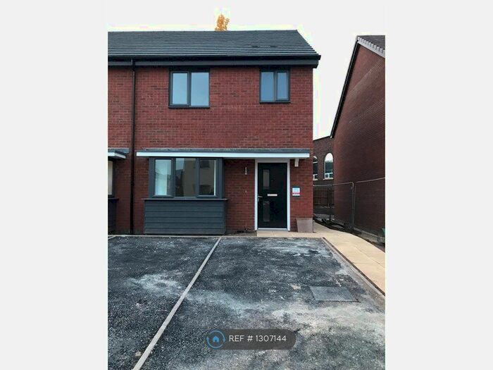 3 Bedroom Semi-Detached House To Rent In Argyll Way, Smethwick B66