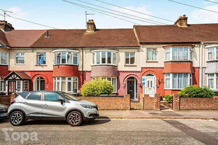 3 Bedroom Terraced House For Sale In Robinia Avenue, Gravesend, DA11