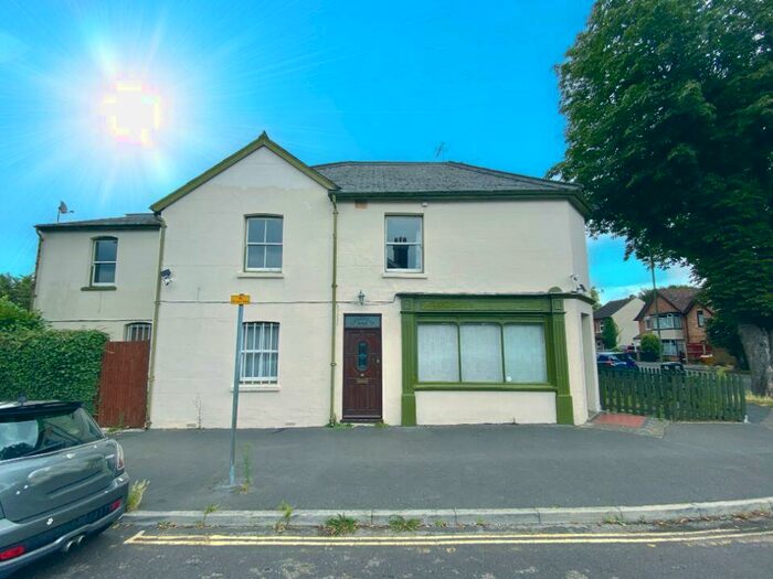 3 Bedroom Semi-Detached House To Rent In Osborne Road, Farnborough, GU14