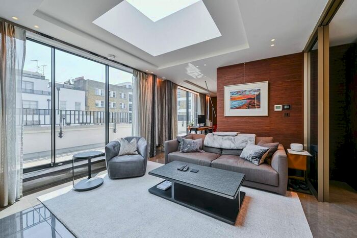 3 Bedroom Flat To Rent In Mansfield Mews, Marylebone, London, W1G