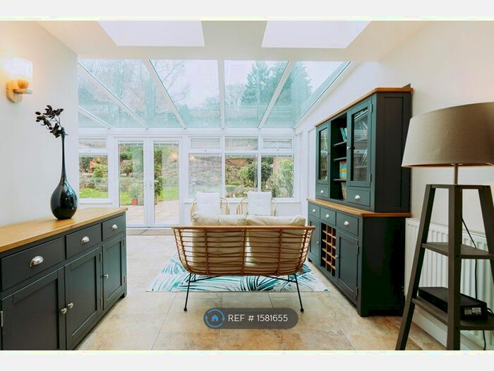 3 Bedroom Detached House To Rent In Wollaton Vale, Nottingham, NG8