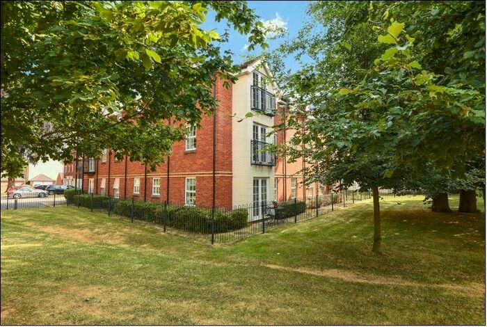2 Bedroom Flat For Sale In Newbury, Berkshire, RG14