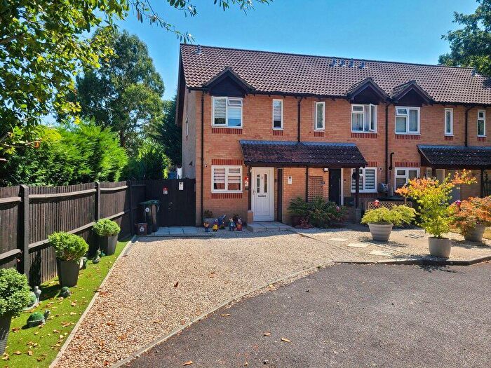 2 Bedroom End Of Terrace House For Sale In Wetherby Court, Totton, Southampton, SO40