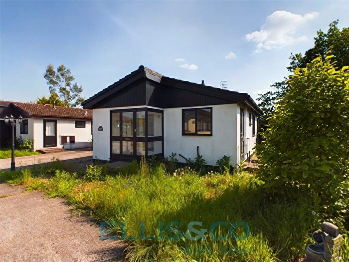 1 Bedroom Mobile/park Home For Sale In Bourne Park, Golden Green, Tonbridge, Kent, TN11