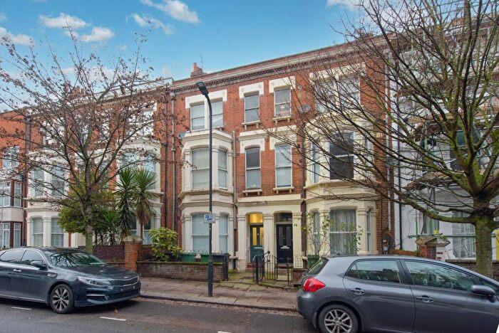 1 Bedroom Flat For Sale In Gascony Avenue, West Hampstead, London, NW6