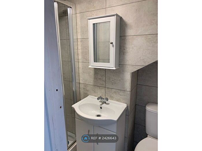 Studio To Rent In Gresham Road, Staines, TW18