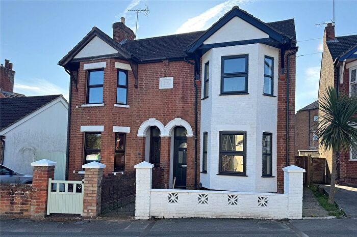3 Bedroom Semi-detached House For Sale In Sandford Road, Aldershot, Hampshire, GU11