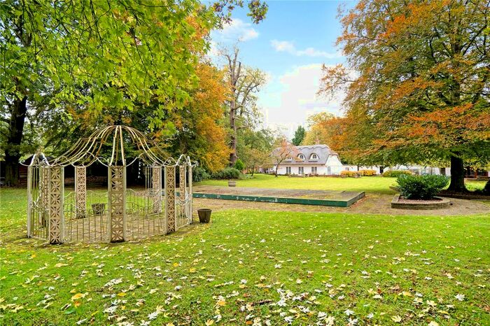 5 Bedroom Detached House For Sale In London Road, St. Ippolyts, Hitchin, Hertfordshire SG4