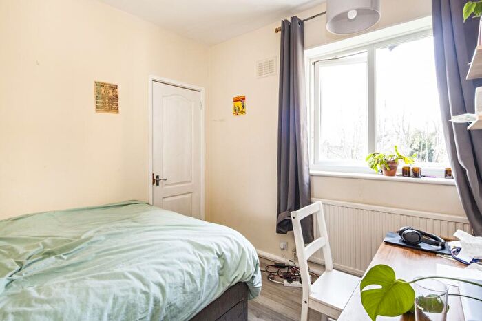 3 Bedroom Flat To Rent In Shenley Road London, SE5