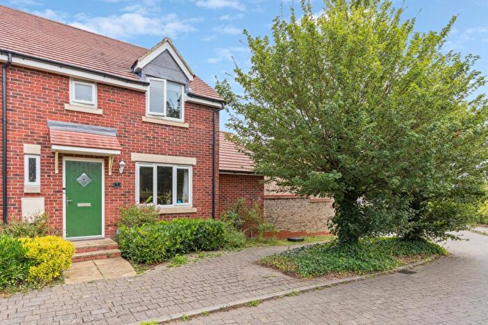 3 Bedroom End Of Terrace House For Sale In Top Birches, St Neots, PE19